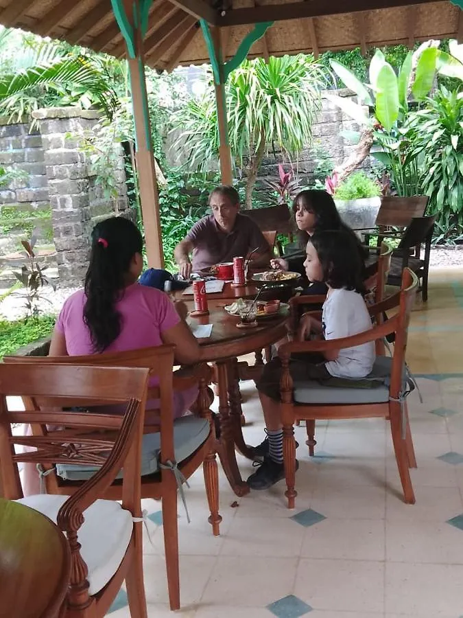 Bebek Cottages Sanur 4*, Sanur (Bali)